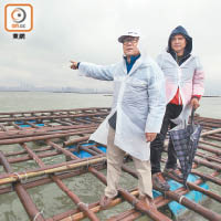 梁志祥（左）指由深圳出發的人蛇會駛近蠔排作掩護，令警方以為是養蠔戶在作業。