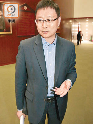 陳家洛認同本港要加強與內地執法部門合作，對付偷伐土沉香的集團。