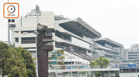 沙田馬場被揭有僭建物，屋宇署已發信要求馬會盡快清拆。