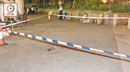 越南漢在深水埗街頭疑遭同鄉襲擊，警方封鎖現場調查。（林耀康攝）