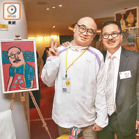 周振基（右）與藝術家麥惠鴻（左）的畫作主角有幾分相似。