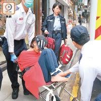 赤腳女事主被五花大綁送院。