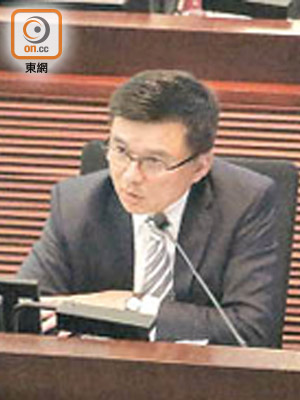 陳家強表明正考慮修訂放債人發牌要求。（溫國佳攝）