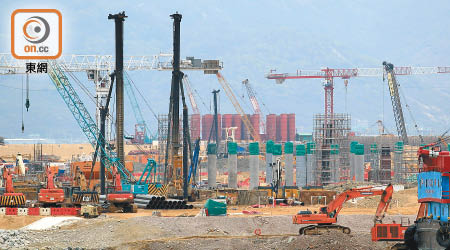 港珠澳大橋香港段工程出現超支及延誤，惹起非議。（資料圖片）