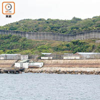Dhami建議港府盡快把包括青洲島（圖）在內已棄置的難民羈留中心，重建難民營拘禁等候批核的聲請人士。