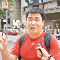 李先生（內地遊客）：「感覺客人愈有錢，香港服務員對他們的服務態度就愈好，整體而言也不是不禮貌，只是態度一般。」
