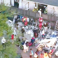 日本當局派員在學生公寓搜救。（互聯網圖片）