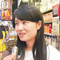旅客點睇<BR>湯小姐(深圳旅客)：「香港的護膚品及化妝品的價錢並不如想像中便宜，款式還要比韓國的少。」
