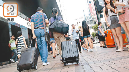深圳戶籍居民實施一周一行一周年，內地訪港旅客大減。（資料圖片）