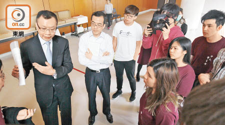 中文大學昨就改組校董會，舉辦閉門的學生諮詢會。（陳德賢攝）