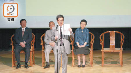 郭位於開幕禮致詞（前），後右一為臺北國立故宮博物館館長馮明珠。（陳嘉順攝）