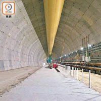 屯門至赤鱲角連接路的隧道工程亦有阻滯。（路政署圖片）