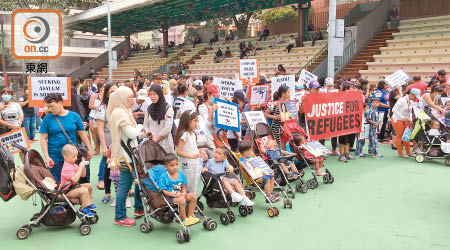 社會主義行動上周六發起遊行「撐難民」，反對興建禁閉式難民營。（資料圖片）