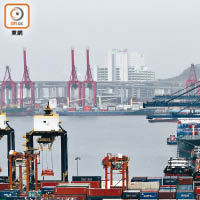 本港貨櫃吞吐量連續二十一個月下跌。