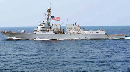 美軍「勞倫斯號」導彈驅逐艦闖入永暑礁十二海里範圍。（互聯網圖片）