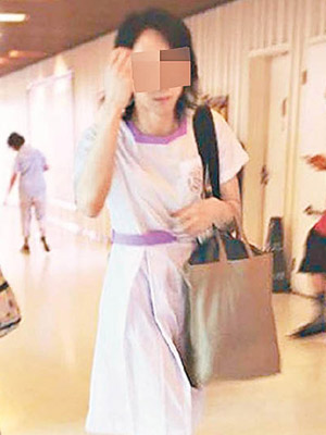 網上瘋傳「易服男」身穿校裙在商場行走的照片。（互聯網圖片）