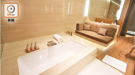 「寰宇堂」內有廿三間淋浴間供使用。（資料圖片）