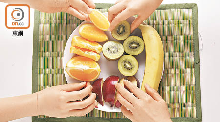 多吃水果可攝取足夠維他命，增強抵抗力。