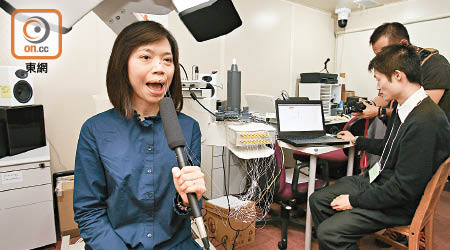 教院「整全成長發展中心」有全港最新的電磁波發音活動測量儀器，有助治療言語障礙患者。