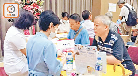 香港前列腺基金舉辦健康講座，並為長者免費驗血。（張汶樂攝）