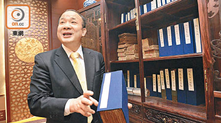 陳啟源的家族收藏不少源自清朝的醫藥古籍。