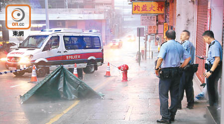 男事主從西邊街唐樓天台墮下亡。（葉嘉文攝）