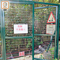 「行人隧道」連接農莊的閘門「門常開」（圖）。