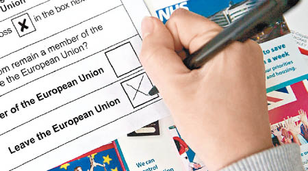 脫歐派呼籲選民以原子筆投票。（彭博社圖片）