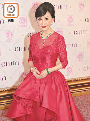 國際斯佳美容協會周年晚宴<BR>CMM蒙妮坦國際集團創辦人鄭明明一身鮮艷紅裙亮相，十分搶眼。（徐家浩攝）