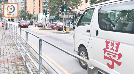 今日<BR>葵涌邨對開馬路，是熱門學車地點，但不少教車師傅仍未對三年前的奪命意外引以為鑑。