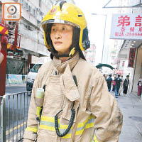 女消防隊長，過去曾參與其他火警拯救。