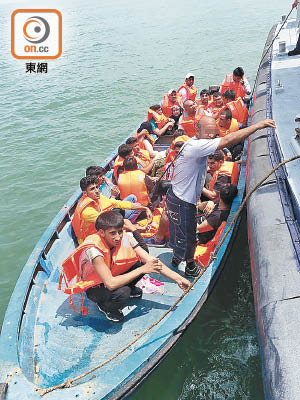 南亞假難民經水路偷渡來港，再「舉手」拖延留港的問題嚴重。（資料圖片）
