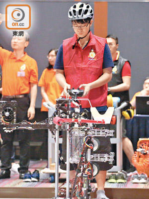 中大首奪機械人大賽冠軍，將代表香港出戰亞太區總賽事。（黃偉邦攝）