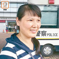 深圳家長李女士相信香港的衞生環境較好，不怕子女感染猩紅熱。