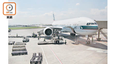 國泰航空昨有航機發生起落架液壓系統懷疑滲漏。（資料圖片）