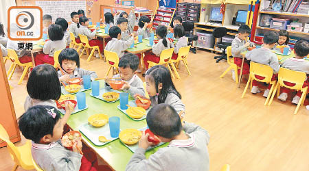 教育局最近敲定免費幼稚園教育政策下的學費上限。（資料圖片）