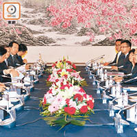 中港雙方代表昨早於深圳麒麟山莊，就完善兩地通報機制進行第二輪磋商。
