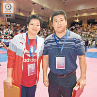 程菲（左）同鄭李輝都有出席品勢錦標賽為學生打氣。