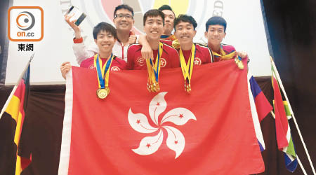 香港跳繩代表隊上月在世界跳繩錦標賽中，打破交互繩速度接力賽的世界紀錄。