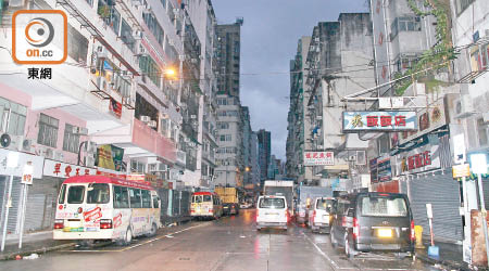 現場為油麻地炮台街。（葉嘉文攝）