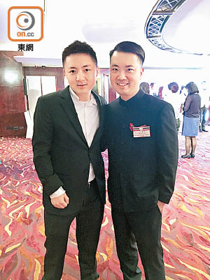 鍾培生（左）打機打出億元生意，王賢訊（右）都讚勁。（余素月攝）