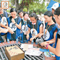 遊戲期間，換上清兵服飾的同學們需要尋找各種線索和提示，在限時內解開所有謎題。