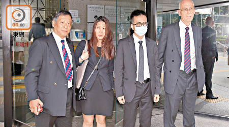 首被告馮家俊（右二）被裁定表證成立。
