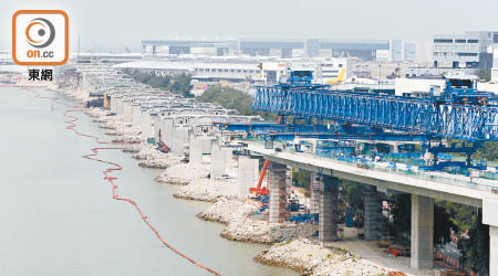 港珠澳大橋香港段工程多災多難，能否在明年底通車仍屬未知數。