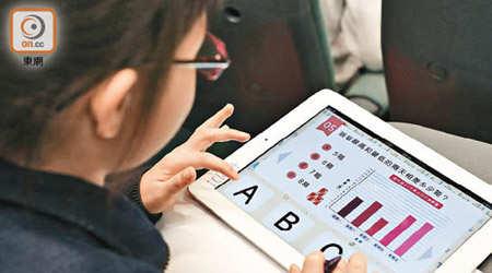 教育局被批評太遲更新電腦教育課程，令學生學習過時電腦技術。