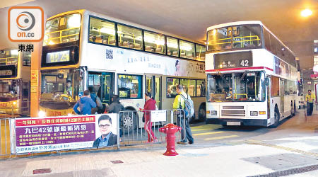 葵青區巴士脫班問題嚴重，影響居民。（資料圖片）