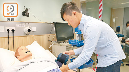 東華學院會安排護理學生到醫院實習，了解醫院運作。（資料圖片）