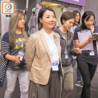 劉小麗（前）在九龍西直選的得票排第三位，取得一席。