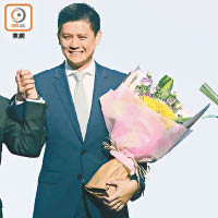 公民黨譚文豪獲「抬轎」，成功躋身議員之列。