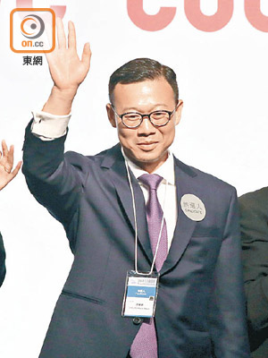 張國鈞首次當選港島區直選立法會議員。